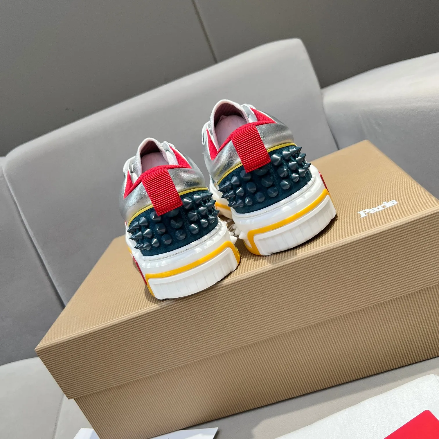 Men's shoes 💰700 🌹🌹🌹̋ Wang Junkai Yang Mi Xu Kai Zhang Jingyi Ding Chengxin Chen Muchi Wang Ziyi Same style Christian Louboutin 2024 [New product] ASTROLOUBI unisex thick-soled sports shoes red-soled shoes perfectly integrate fashion and sports, The fabrics are made of luxurious calfskin, soft suede, smooth satin and laminated leather, and the back is decorated with classic rivets. The interior is blended with a knitted tongue for added durability, breathability and quick-drying comfort. The outsole is made of a combination of EVA foam and imported rubber, and the colorful CL iconic letters on the side of the outsole show the brand's unique style. It is a ceiling-level comfortable skate shoe! ! ! Available in multiple colors, women's sizes 35--40, men's sizes 39--45